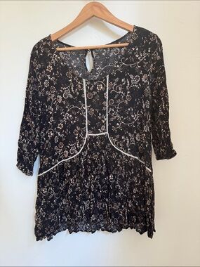 Staccato Black Floral Tunic with Cream Accents
